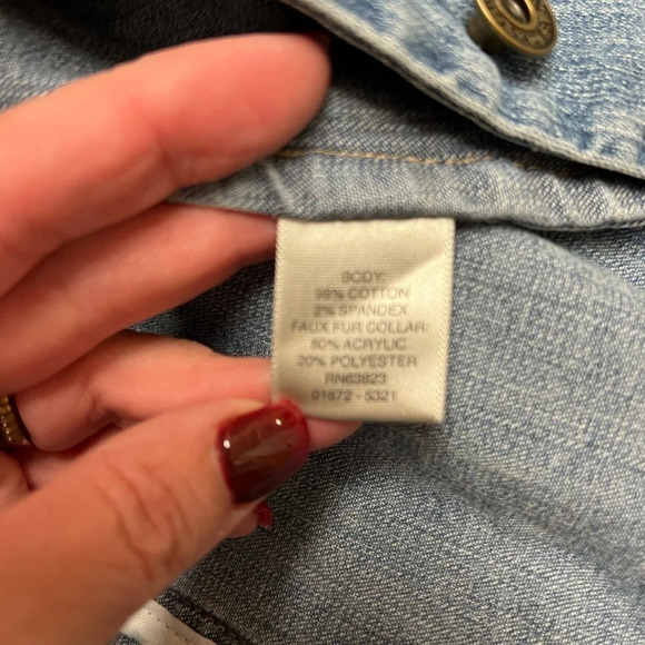 Christopher & Banks Stretch Denim Jacket with Faux Fur Collar. Size Medium - Picture 4 of 6